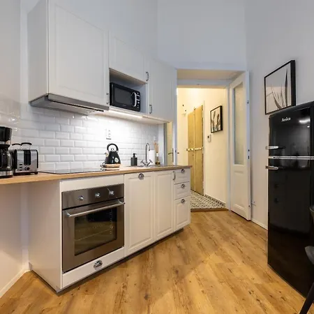 Charming 1 Bedroom In The Center Of *
