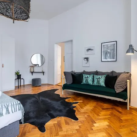 Charming 1 Bedroom In The Center Of アパート
