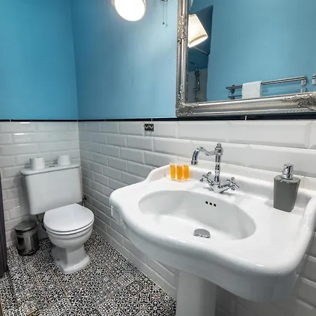 Charming 1 Bedroom In The Center Of