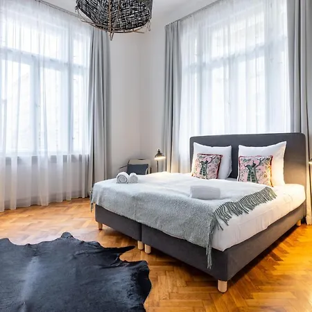Charming 1 Bedroom In The Center Of דירה פראג